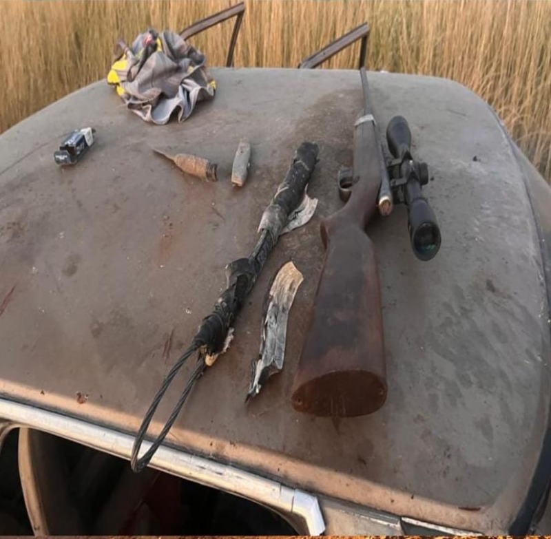 Dos aprehendidos en un camino rural